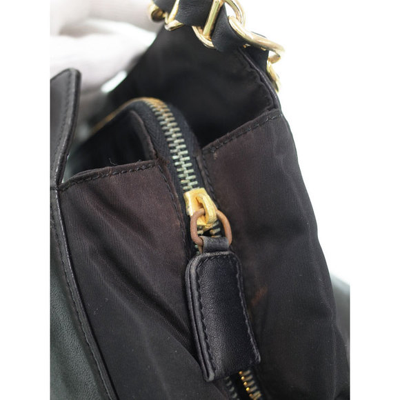 Prada Embossed Logo Chain Shoulder Bag Black - Picture 5 of 8